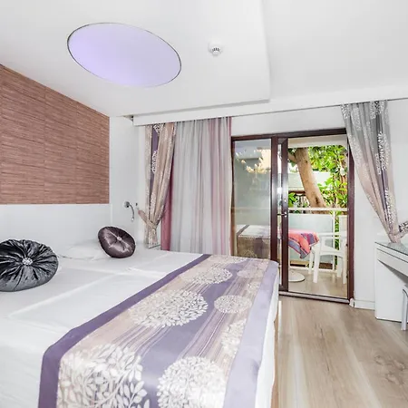 Hotel Tropic Club Side