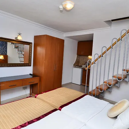 Tropic Club Hotel Side