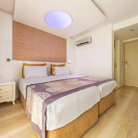 Tropic Club & - Hotell